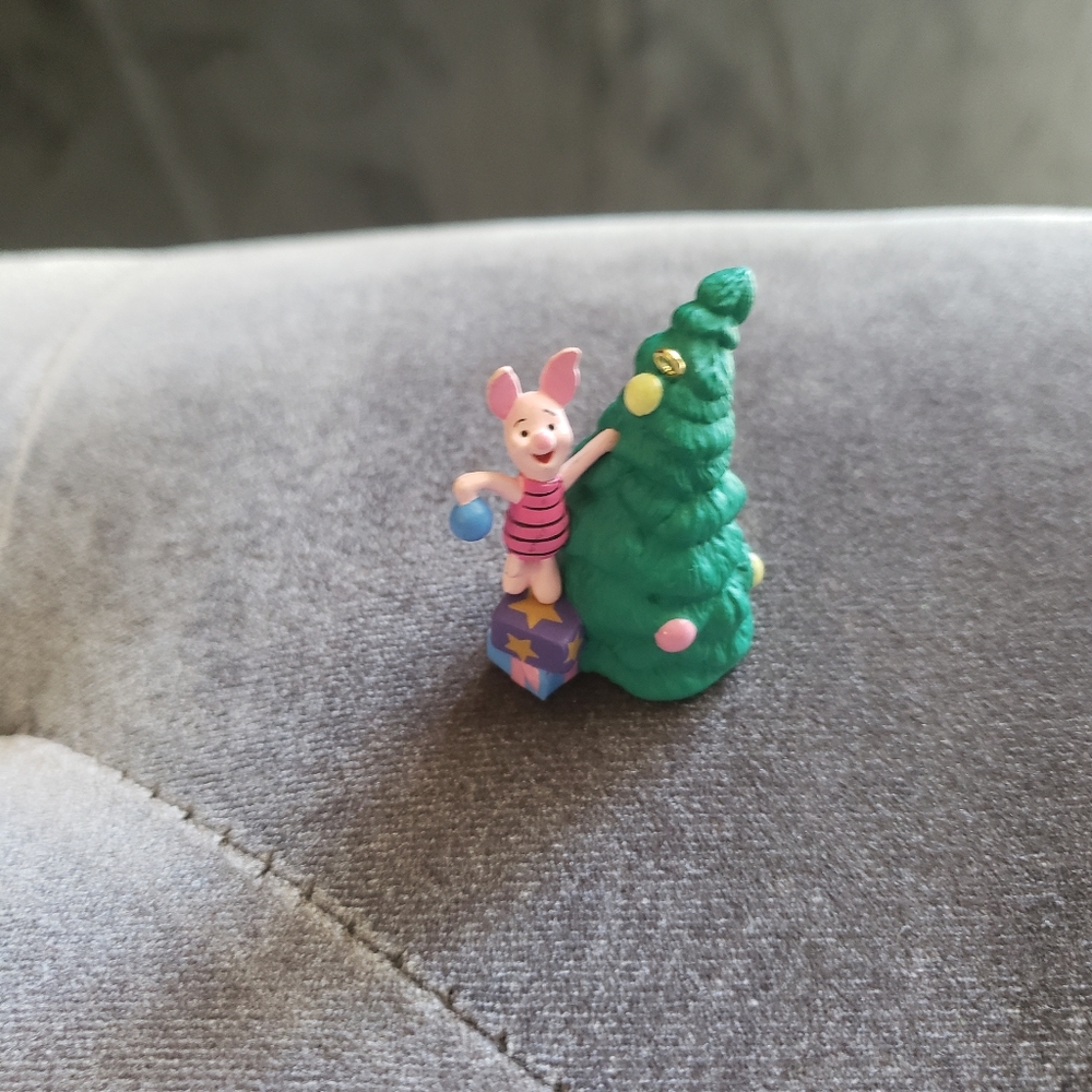 Hallmark 1998 winnie the pooh piglet Keepsake Ornament Tree Trimmin